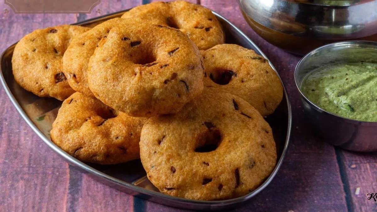 Uzhunuvada 3 db with coconut chutney