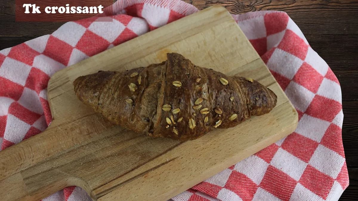 Teljes kiőrlésű magvas croissant