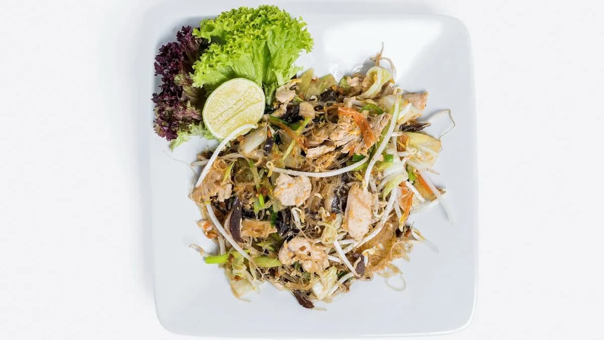 27. Pad woon sen, thai sült üvegtészta hússal és zöldségekkel, ผัดวุ้นเสั้น
