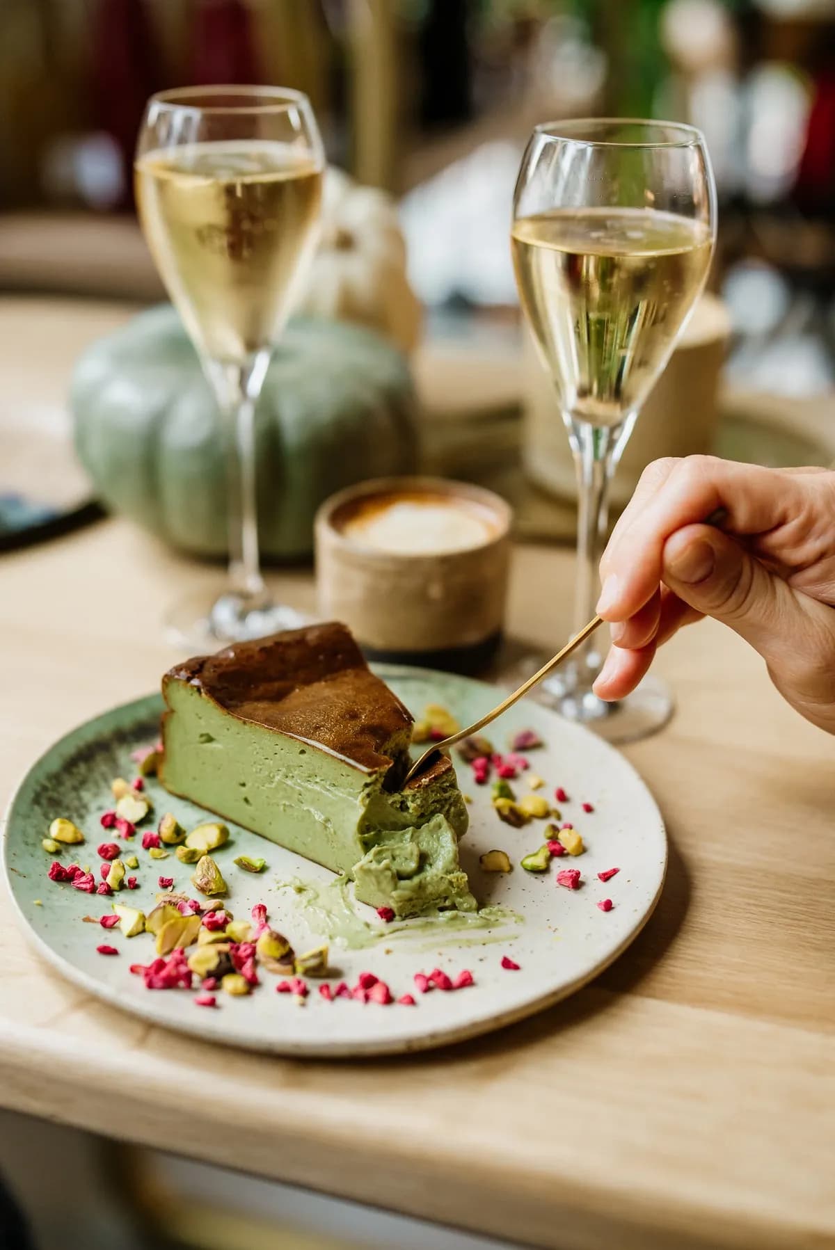 Pisztáciás baszk sajttorta