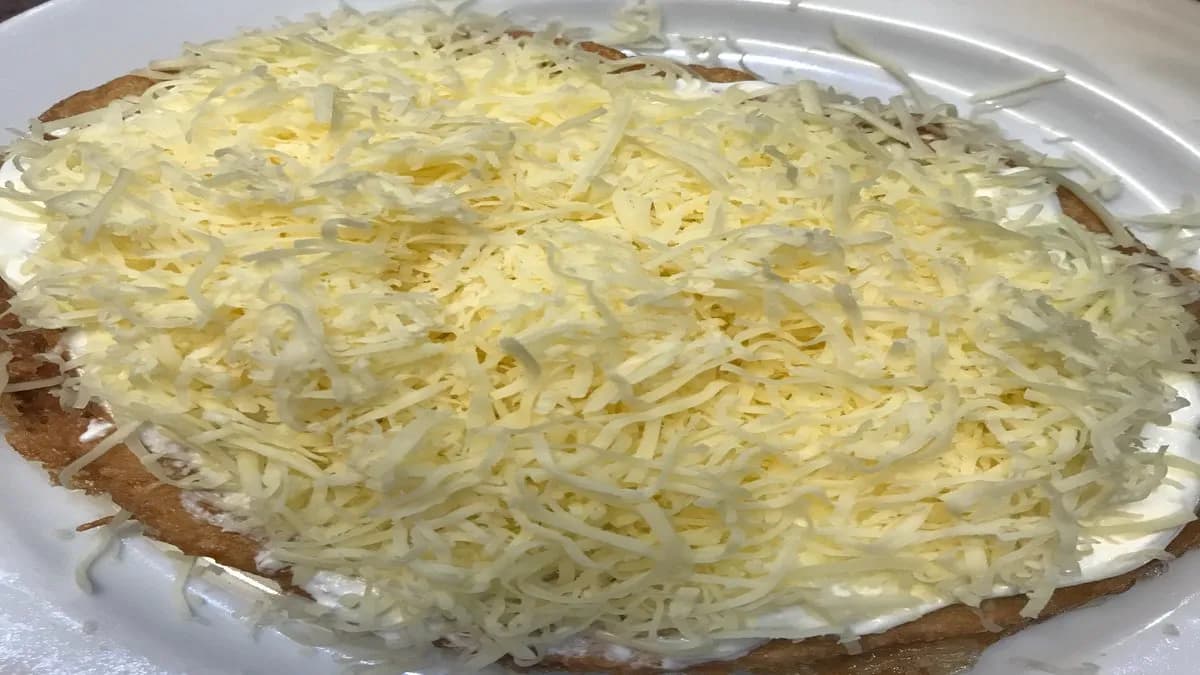 Sajtos-tejfölös bundás