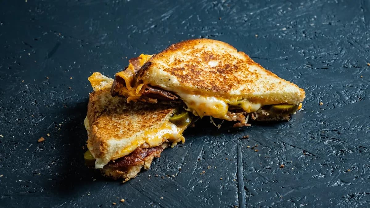 GRILLED CHEESE – BACON & JALAPENO SANDWICH