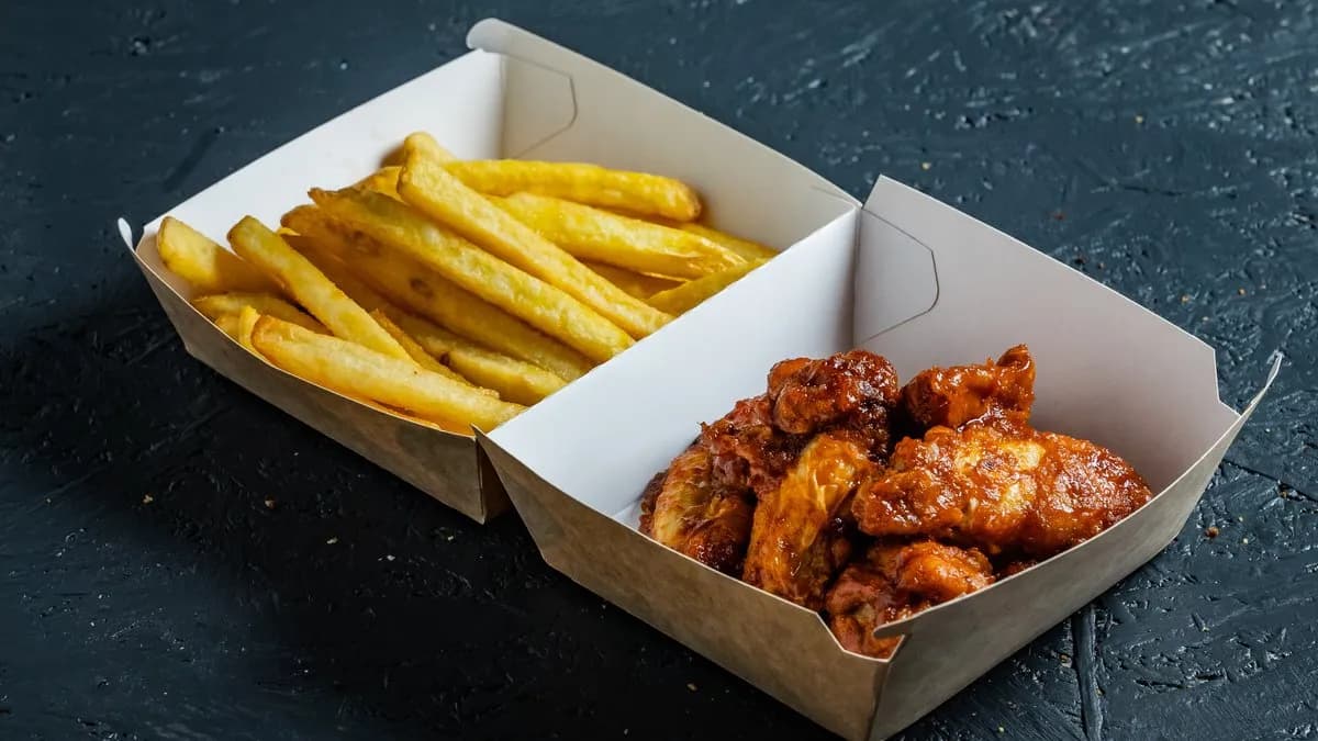 BBQ CSIRKESZÁRNYAK BELGA HASÁBBURGONYÁVAL (6DB)