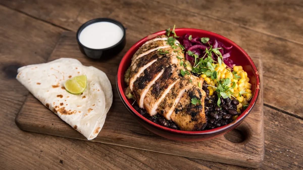 Burrito bowl sous vide csirkemellel