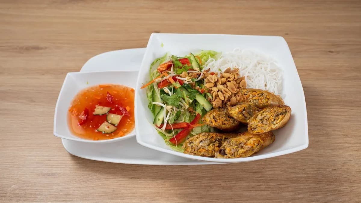 Bun saláta tavaszi tekerccsel