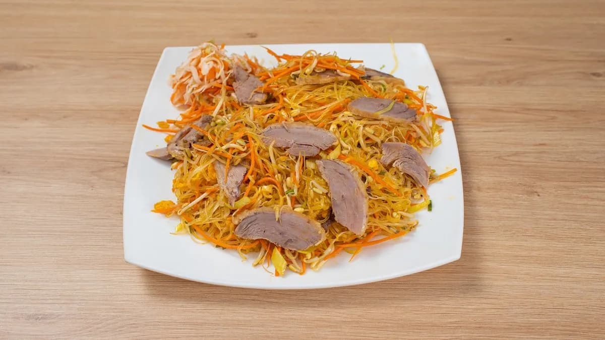 Pirított üvegtészta kacsával