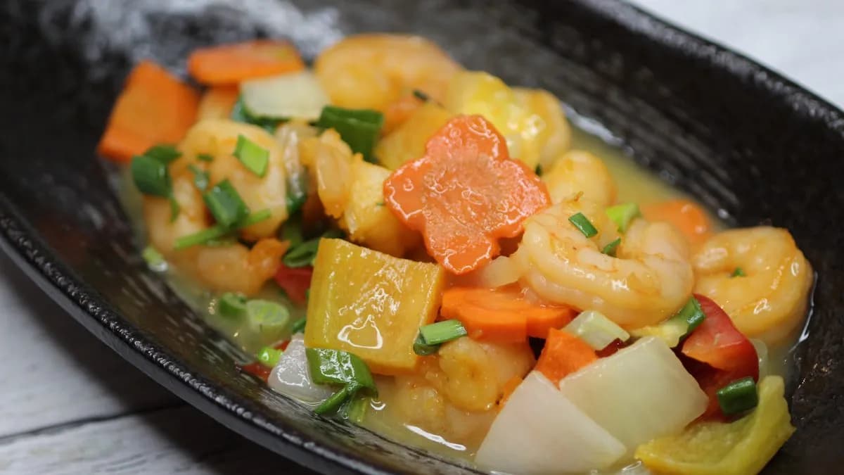 29. Csípős currys garnélarák jázmin rizzsel, káposztasalátával