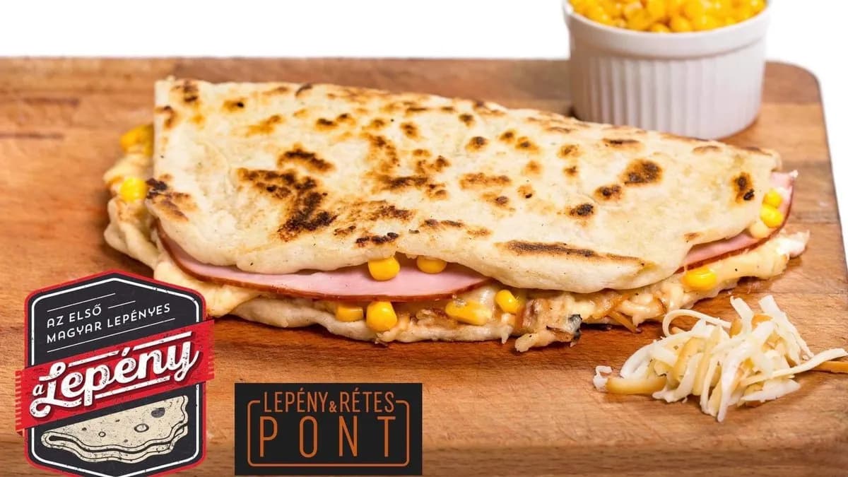 Kemencés csirkemellsonkás lepény