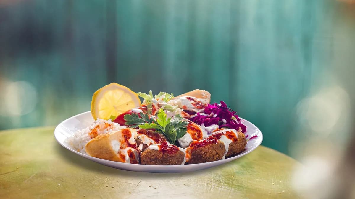 Falafel tál körettel