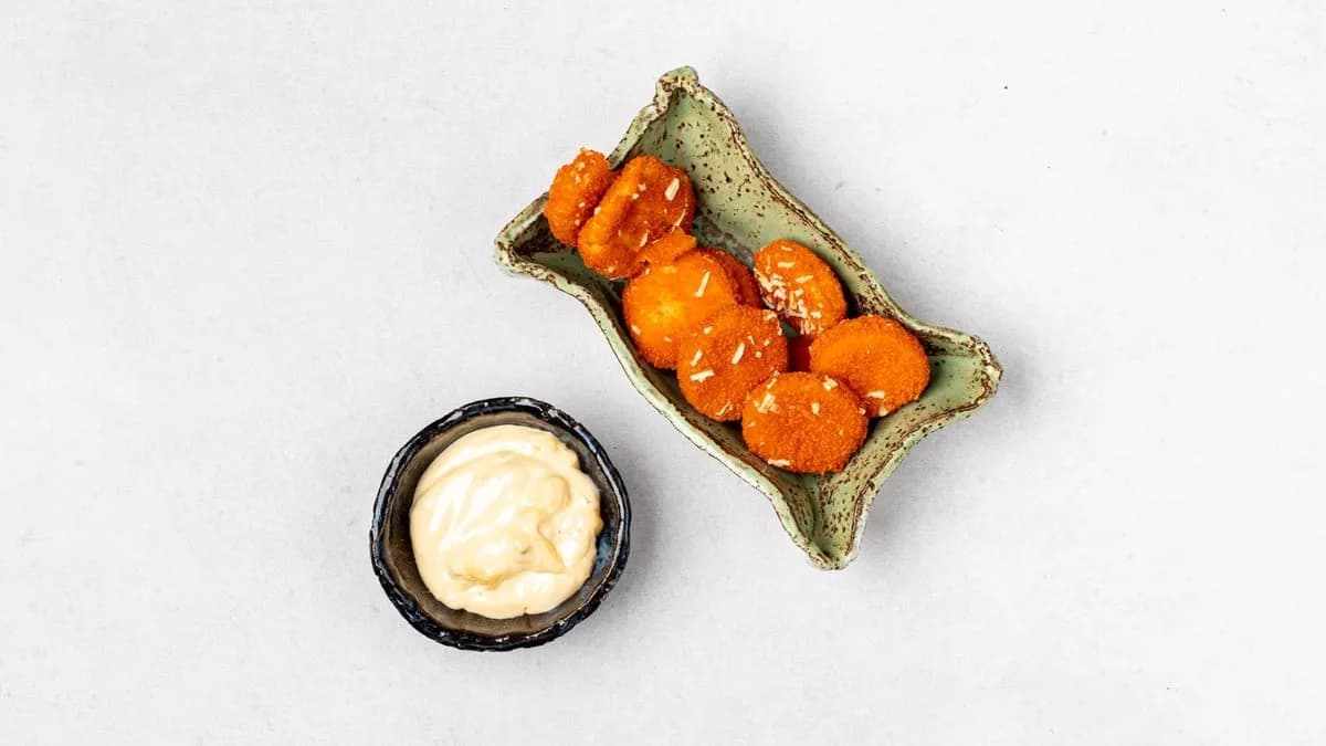 Cheddarki z sosem jalapeño