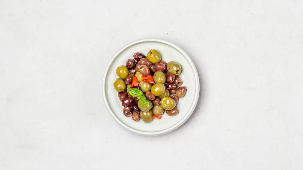 Mix włoskich oliwek w marynacie paprykowo-czosnkowej bez pestek