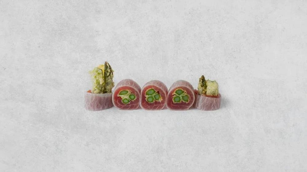 Tuna sashimi roll