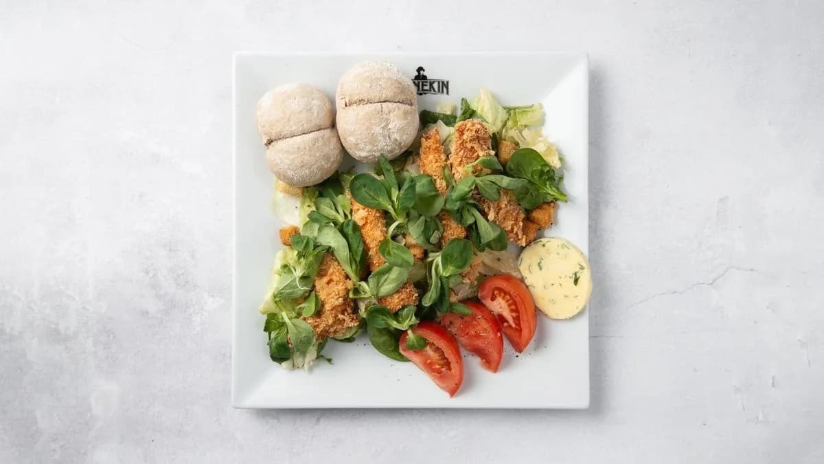 Cesare z kurczakiem grillowanym