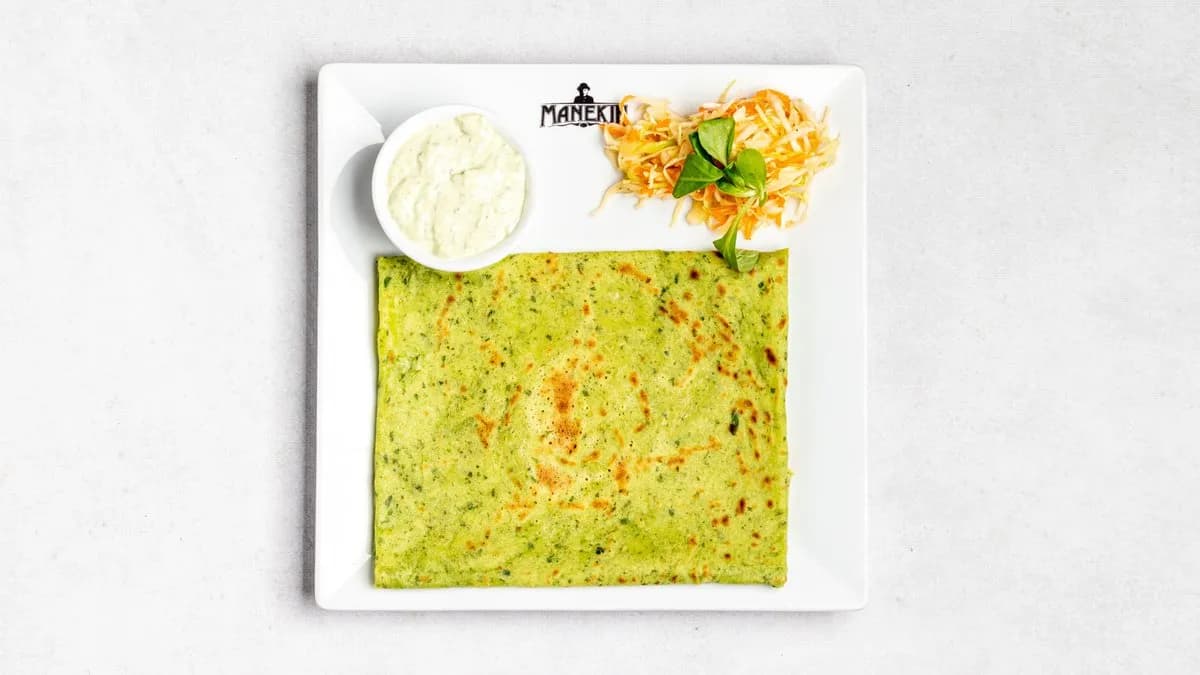 Ziel Oliwki, pomidory, mozzarella, pesto domowe, rukola