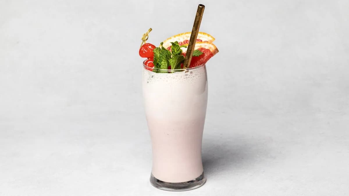 Mleczny koktajl truskawkowo - białkowy