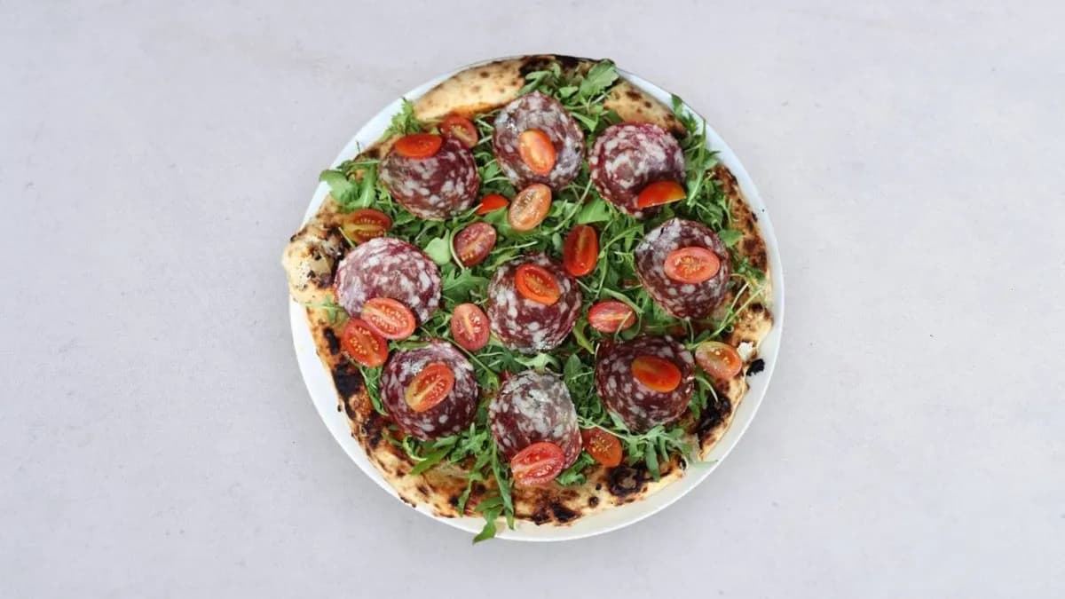 Pizza salame e rukola