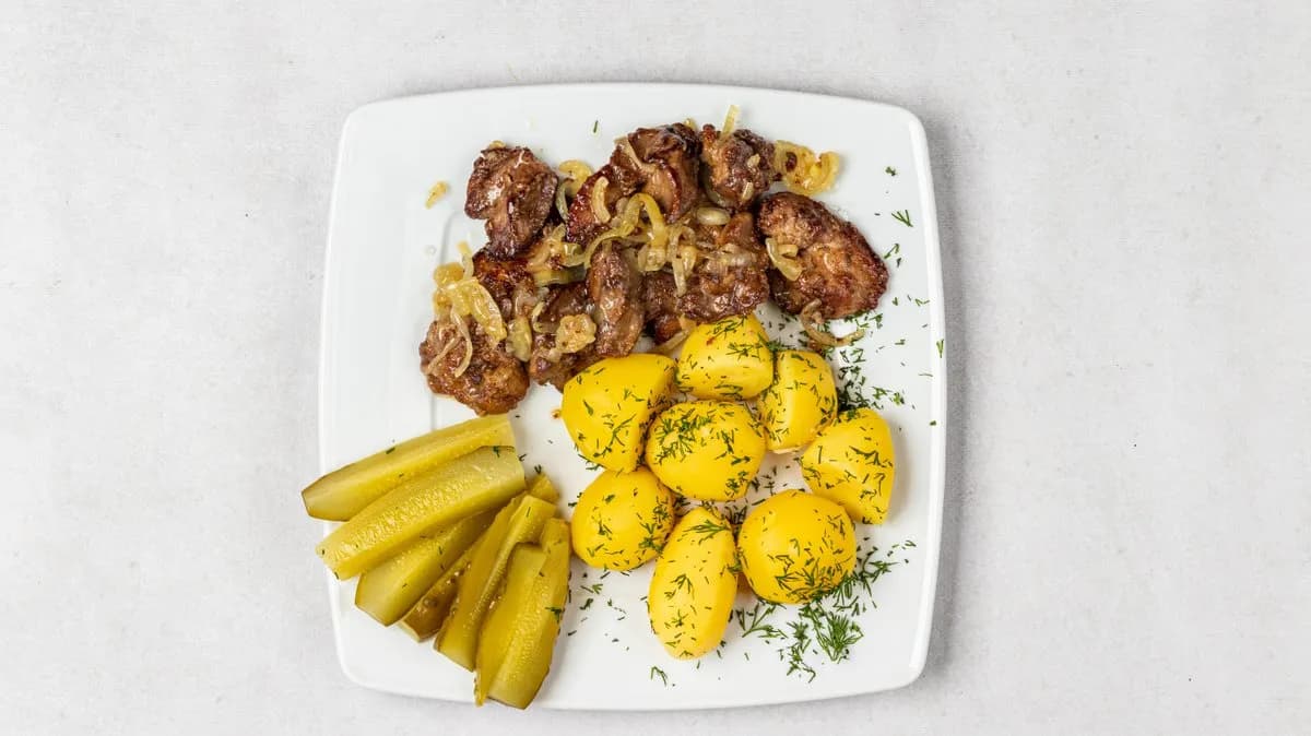 Wątróbka drobiowa z cebulką