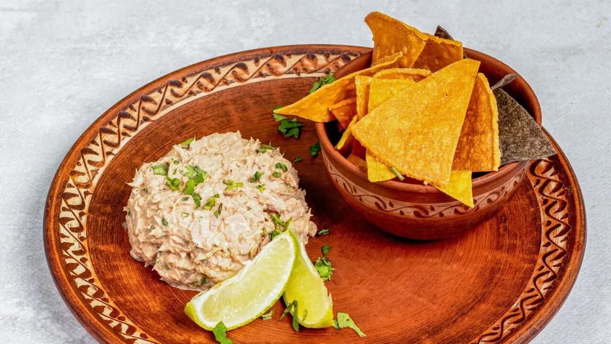 Tostadas z tuńczykiem