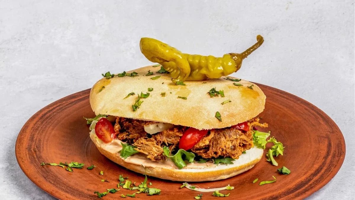 Torta con carnitas i torta z carnitas