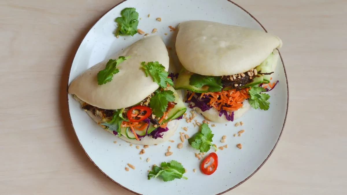 Bao duet z kotlecikami z ciecierzycy wege