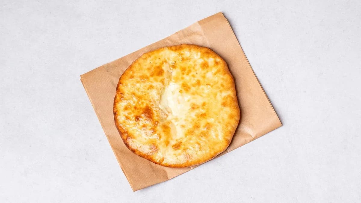 Chaczapuri drożdżowe z serem i ziemniakami