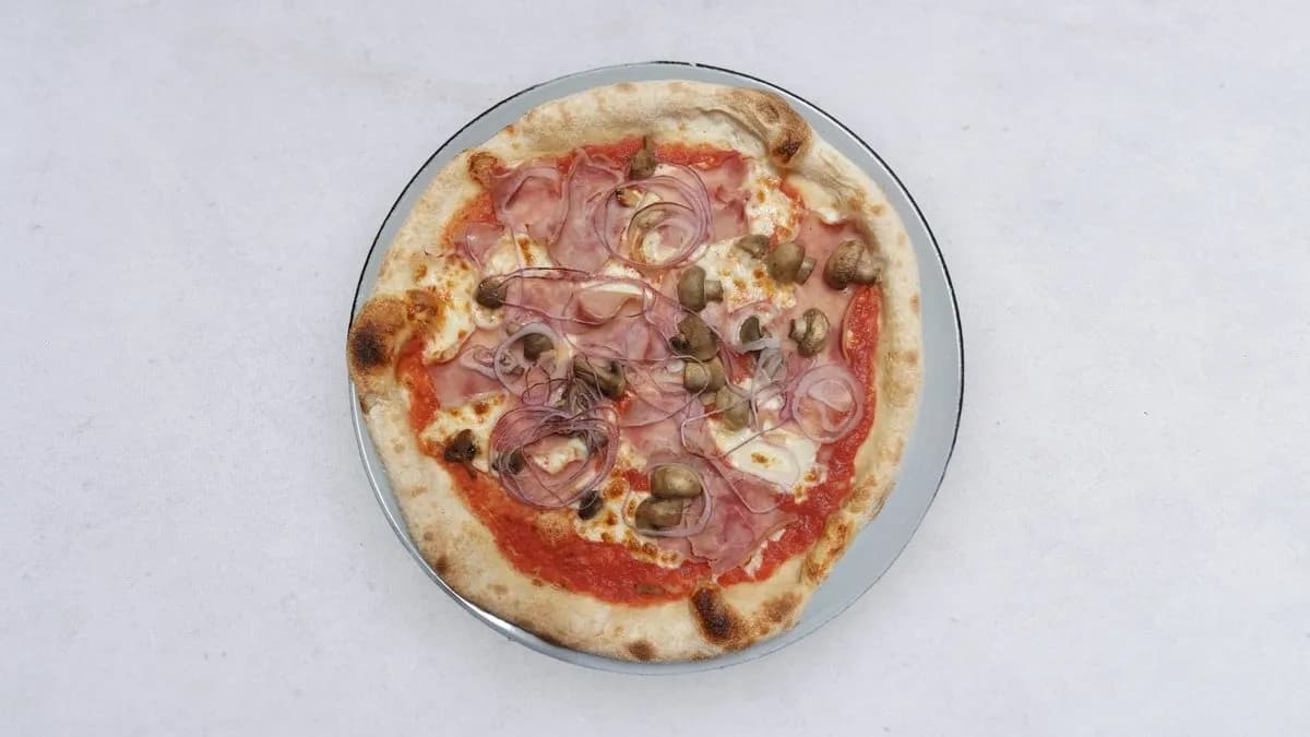 Pizza Prosciutto e Funghi