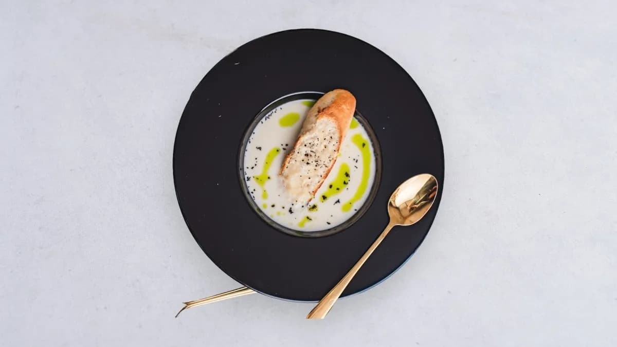 Krem z pieczonego czosnku