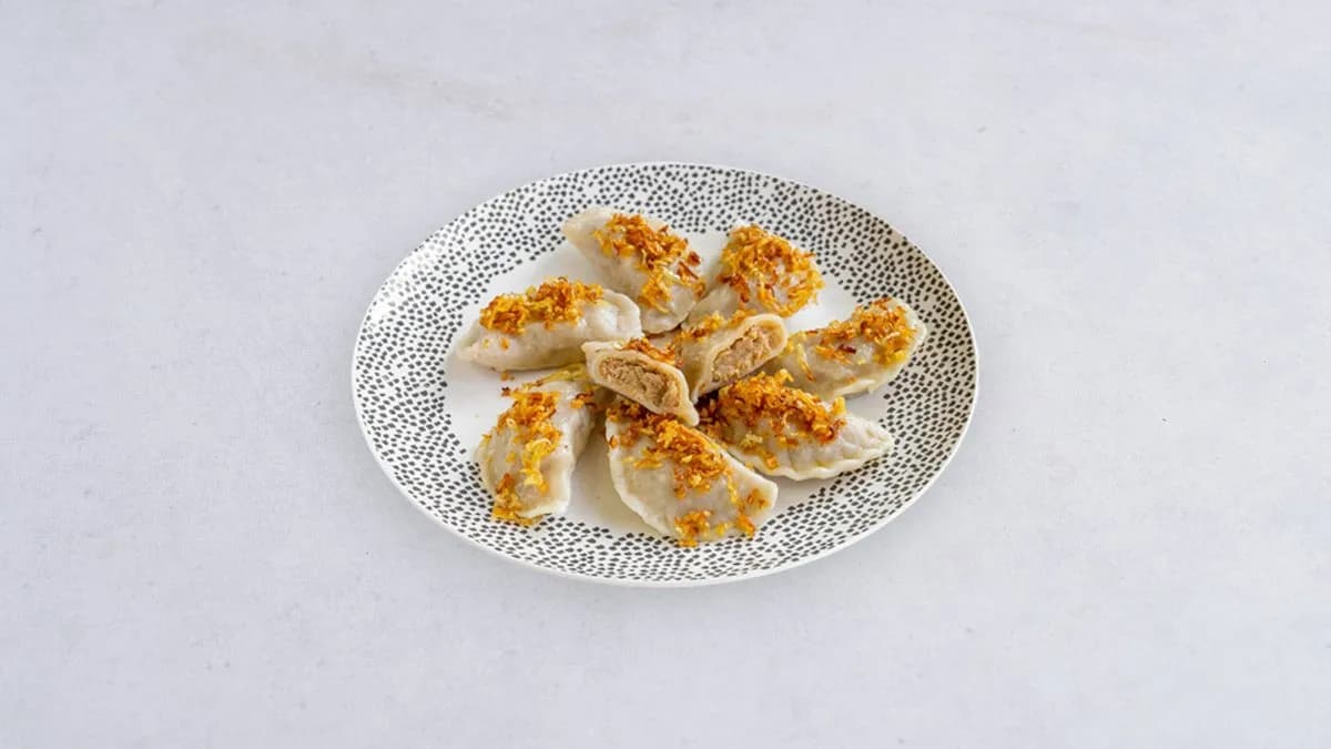 Pierogi z kurczakiem serem i pieczarkami