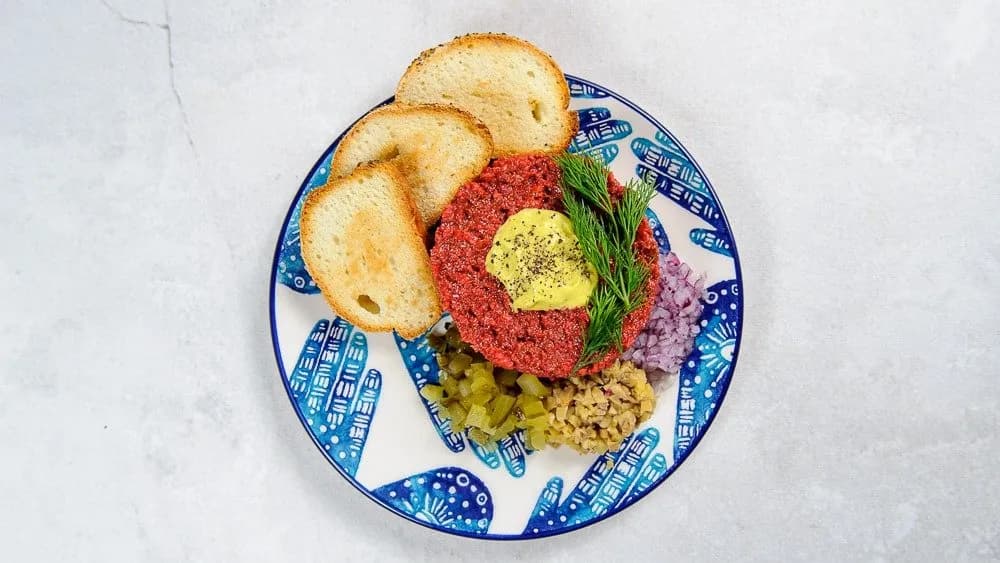 Tatar z polędwicy wołowej