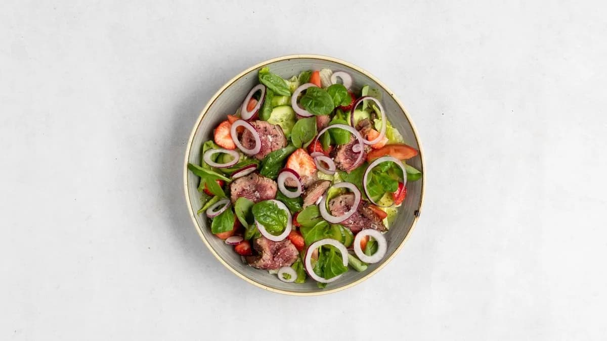 Sałatka z grillowaną polędwicą wołową