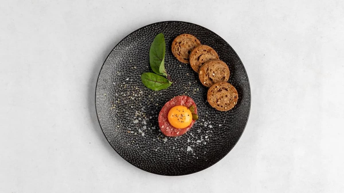 Tatar z polędwicy wołowej