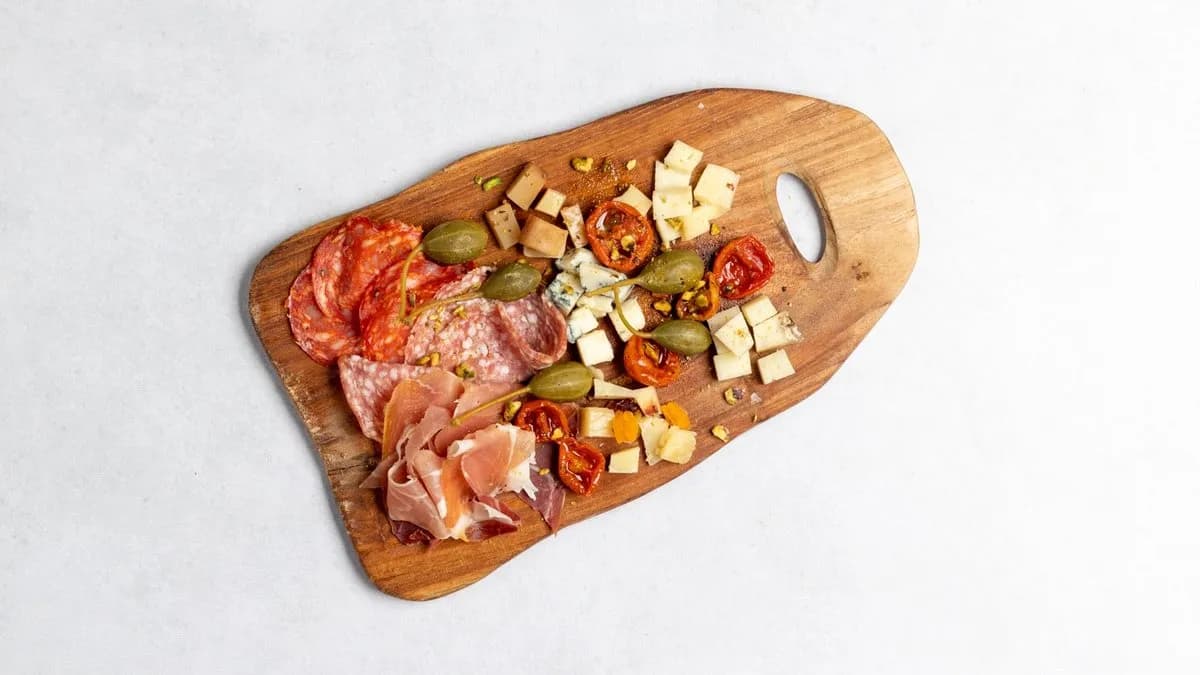 Duża deska serów i wędlin