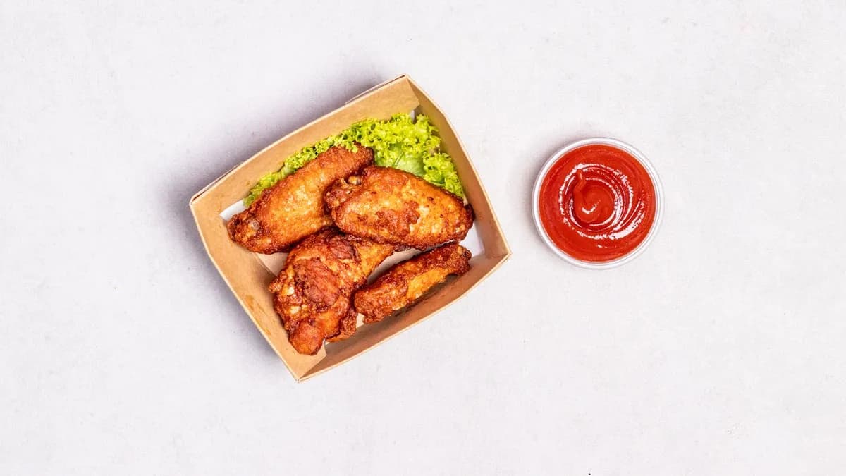 Skrzydełka (3szt)+ sos .