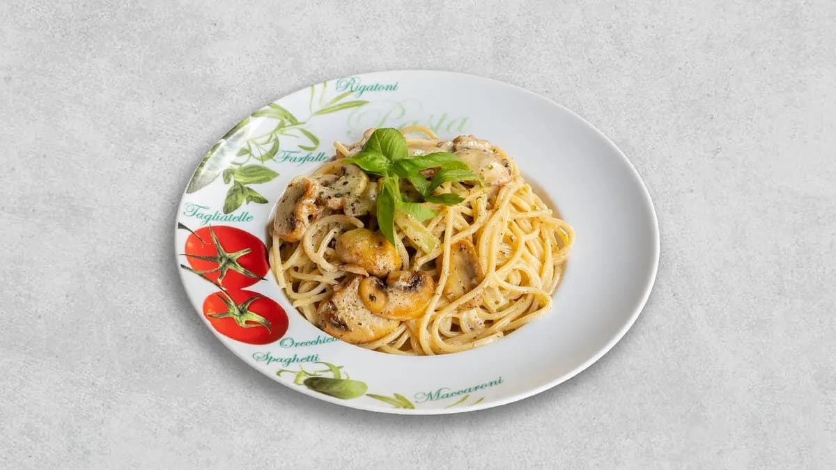 Spaghetti z sosem pieczarkowym