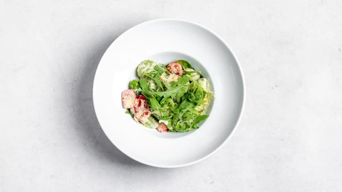 Gnocchi bazyliowe z szynką speck