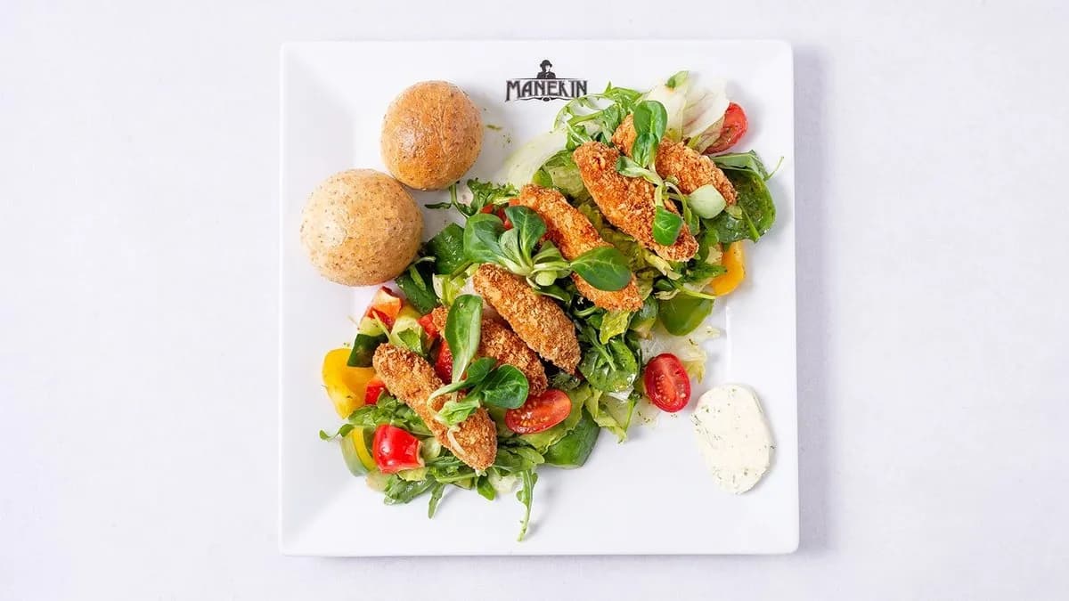 Sałaty z krewetkami i sos mango, chilli