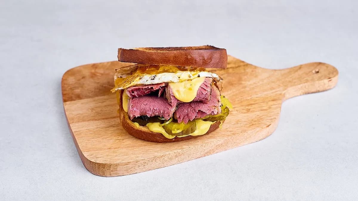 Kanapka pastrami korean bbq