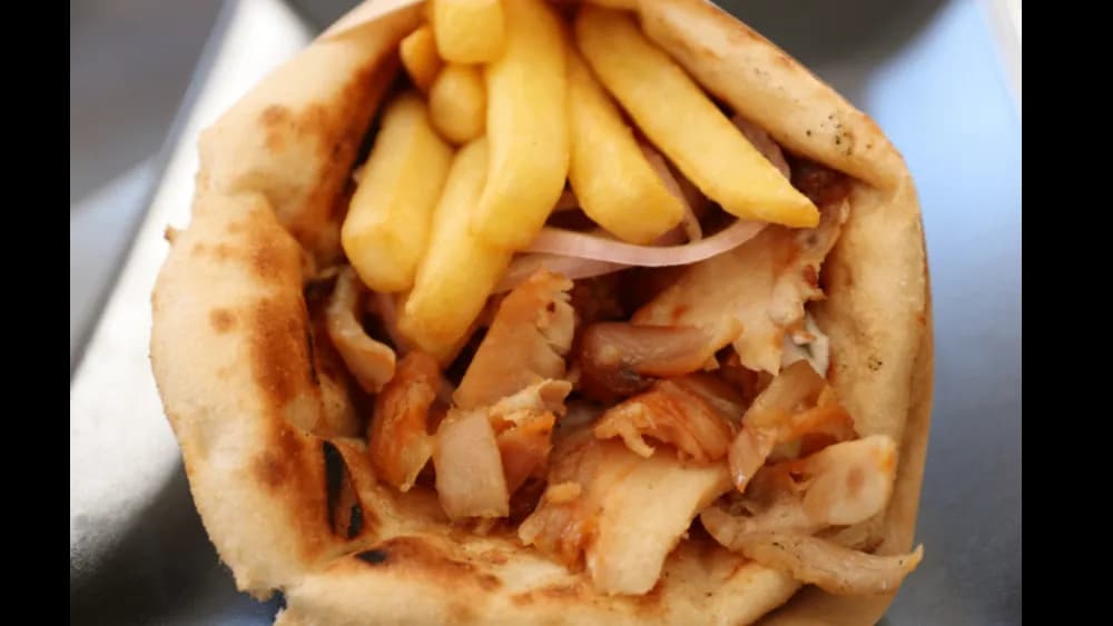 Kebab Bułka Amerykański z frytkami w środku