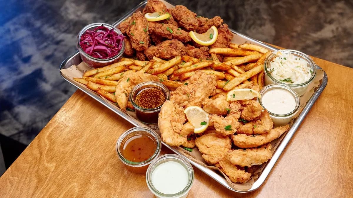 Kubeł 15 skrzydeł i 10 stripsów -15%