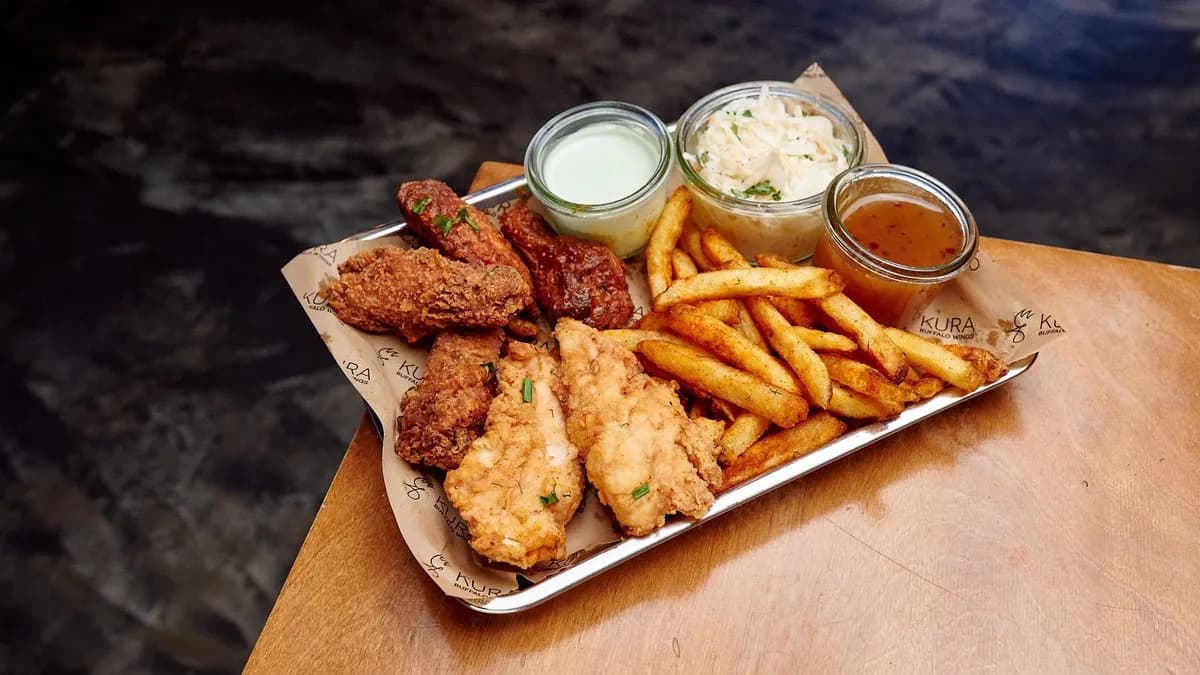 Zestaw 2strips, 2 skrzydla panierowane, 2 skrzydla buffalo