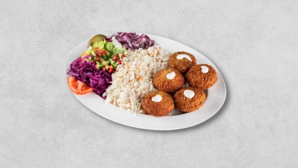 Falafel na talerzu