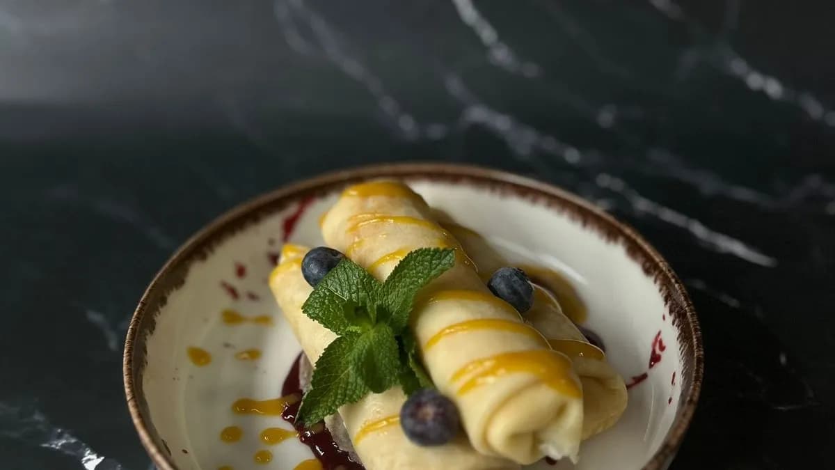 NALEŚNIKI Z SERKIEM TWAROGOWYM I MLEKIEM ZAGĘSZCZONYM