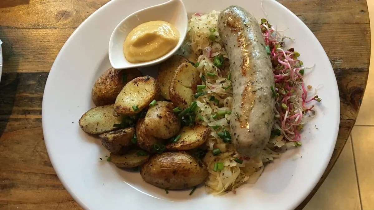 Biała Kielbasa z Ziemniaczkami / White Sausage with Potato Wedges