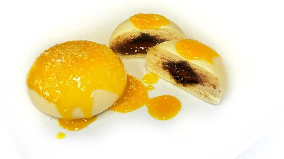 Czekoladowe BAO z sosem Mango