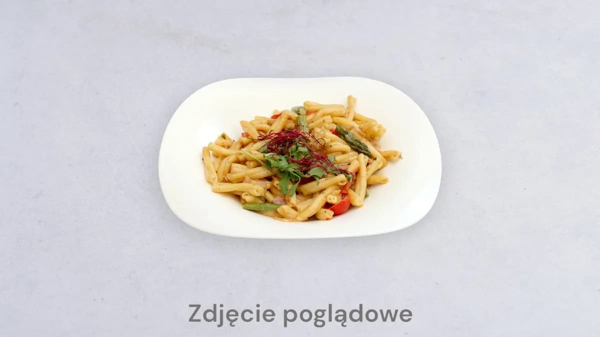 Strozzapreti z bobem i salsiccią