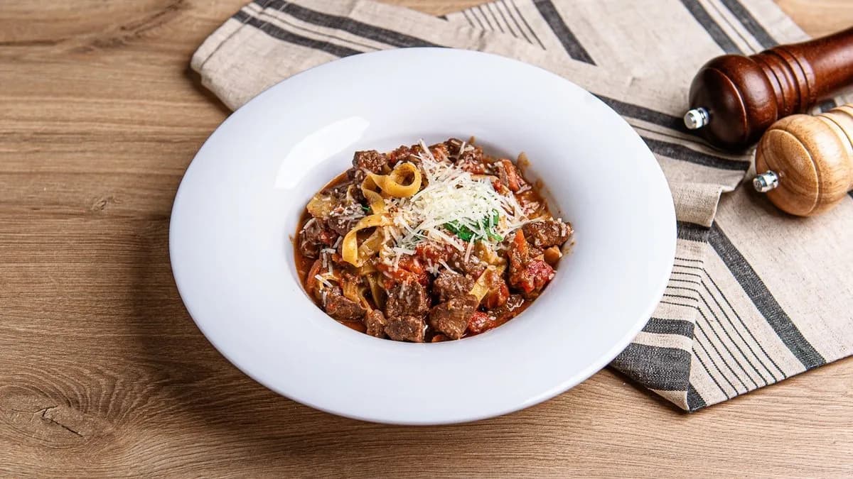 Tagliatelle z ragu z dziczyzny