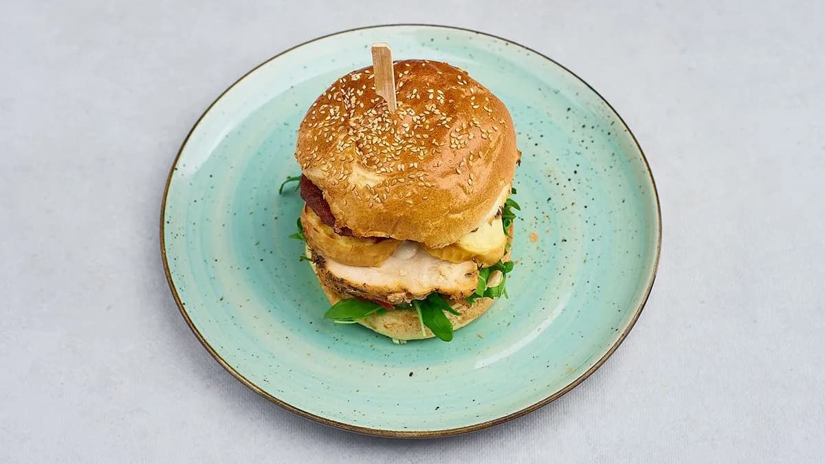 Burger ze stekiem z udka kurczaka
