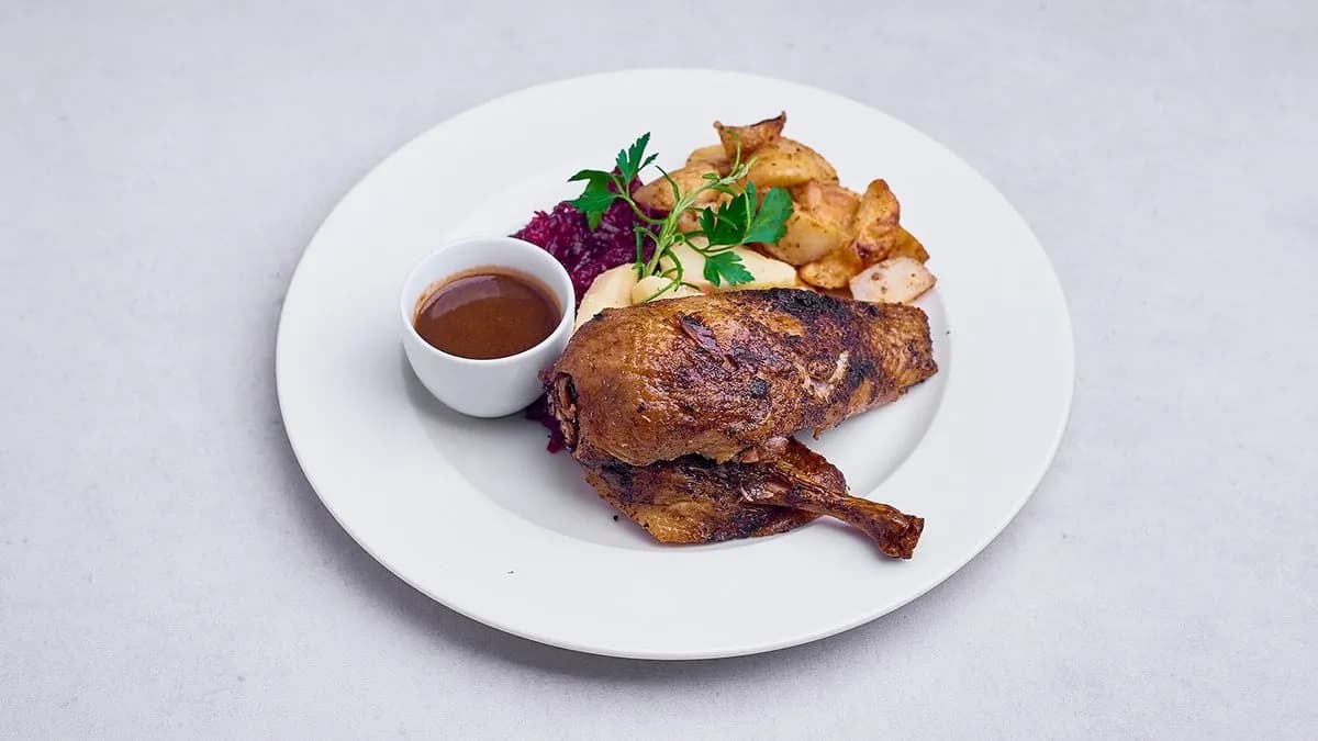 Kaczka pieczona z jabłkami