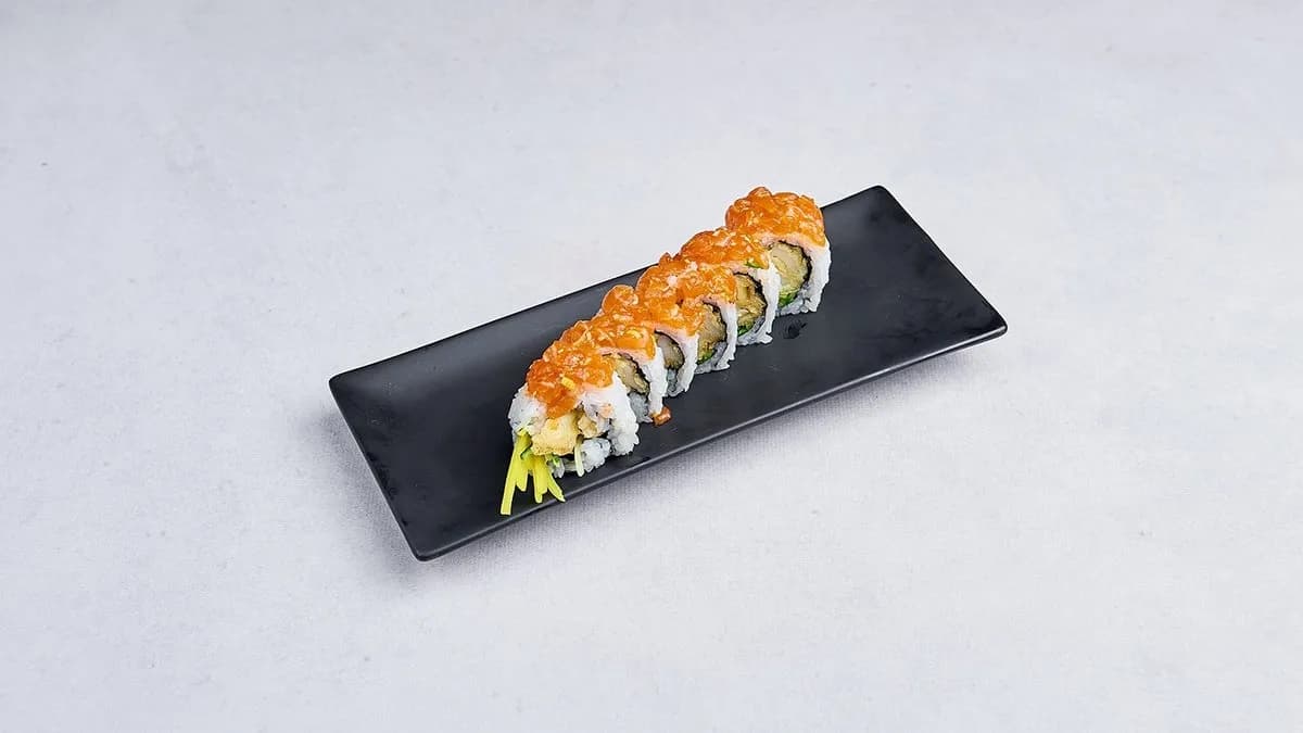 California kalmar w tempurze z tatarem z łososia