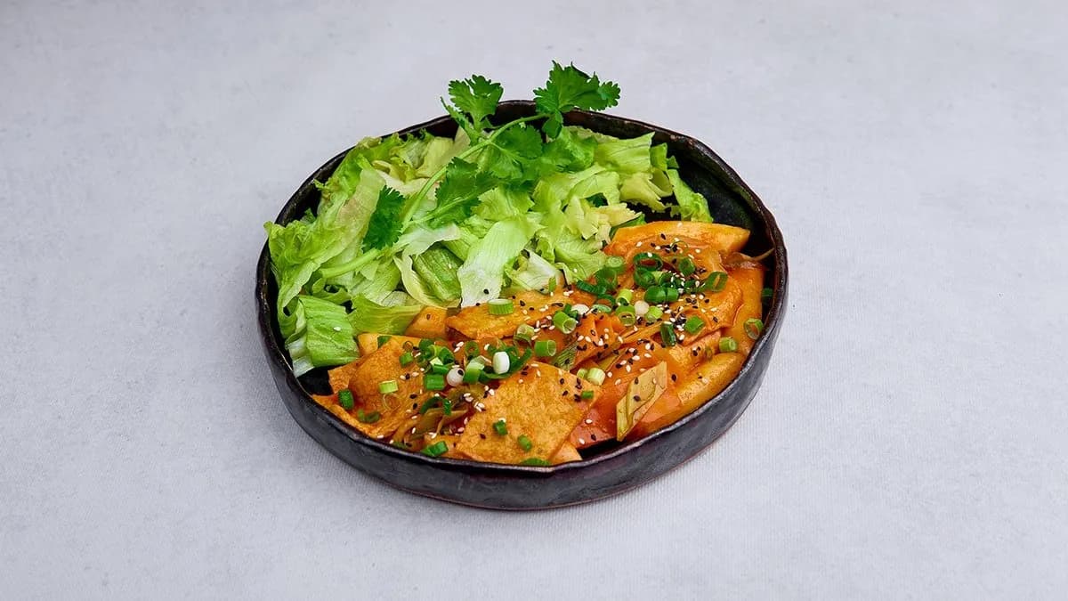 Tteokbokki z ciastem rybnym